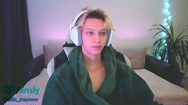 Snapshot of Ostin_meow chatting on January 24, 2025, 2:51 pm Ostin meow online show from January 24, 2025, 2:51 pm