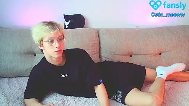 Snapshot of Ostin_meow chatting on January 26, 2025, 6:59 am Ostin meow online show from January 26, 2025, 6:59 am