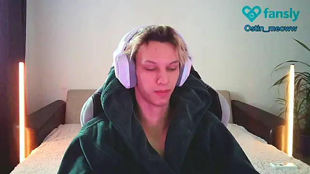 Snapshot of Ostin_meow chatting on February 3, 2025, 7:29 am Ostin meow online show from February 3, 2025, 7:29 am