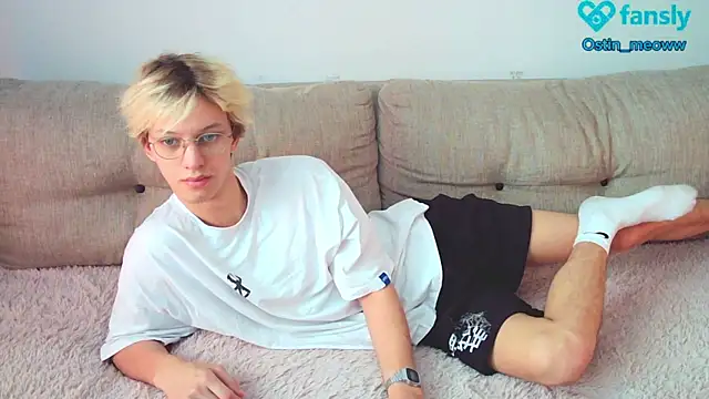 Snapshot of Ostin_meow chatting on February 6, 2025, 7:13 am Ostin meow online show from February 6, 2025, 7:13 am