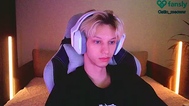 Snapshot of Ostin_meow chatting on February 9, 2025, 1:25 pm Ostin meow online show from February 9, 2025, 1:25 pm