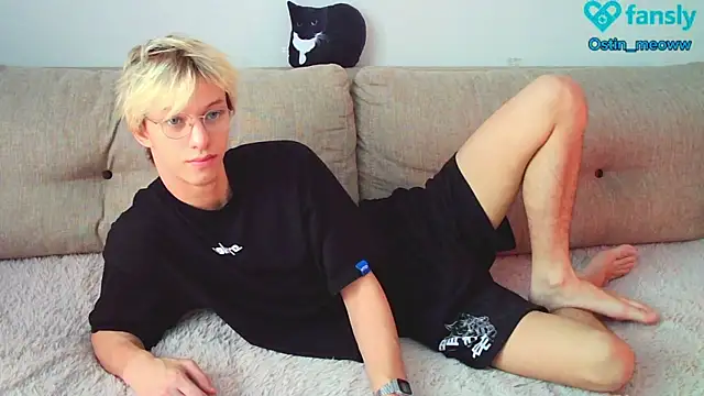 Snapshot of Ostin_meow chatting on February 10, 2025, 7:04 am Ostin meow online show from February 10, 2025, 7:04 am