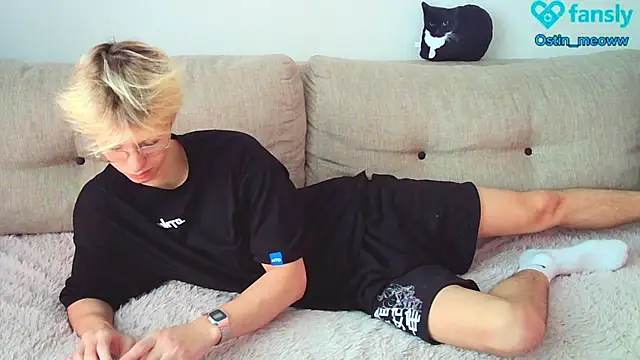 Snapshot of Ostin_meow chatting on February 11, 2025, 8:15 am Ostin meow online show from February 11, 2025, 8:15 am