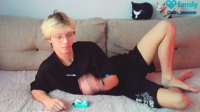 Snapshot of Ostin_meow chatting on February 12, 2025, 8:27 am Ostin meow online show from February 12, 2025, 8:27 am