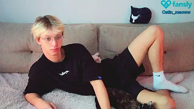 Snapshot of Ostin_meow chatting on February 13, 2025, 7:13 am Ostin meow online show from February 13, 2025, 7:13 am