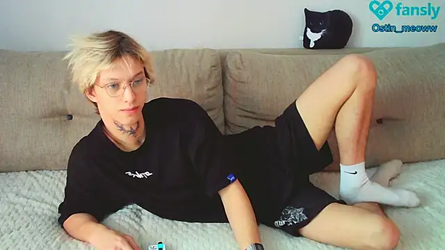 Snapshot of Ostin_meow chatting on February 27, 2025, 7:01 am Ostin meow online show from February 27, 2025, 7:01 am