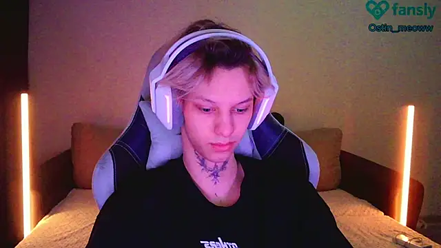 Snapshot of Ostin_meow chatting on February 28, 2025, 1:25 pm Ostin meow online show from February 28, 2025, 1:25 pm