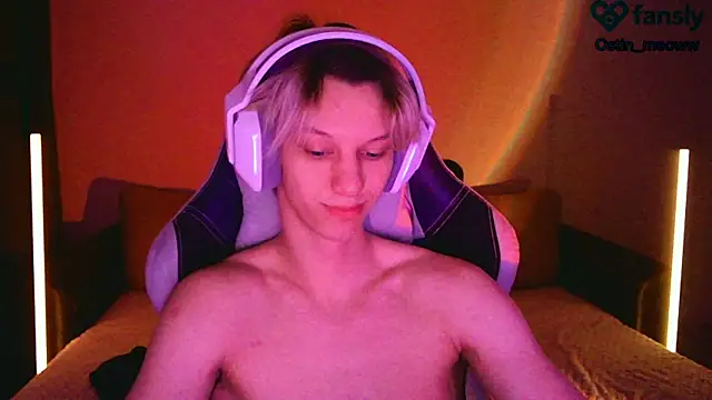 Snapshot of Ostin_meow chatting on March 14, 2025, 1:35 pm Ostin meow online show from March 14, 2025, 1:35 pm