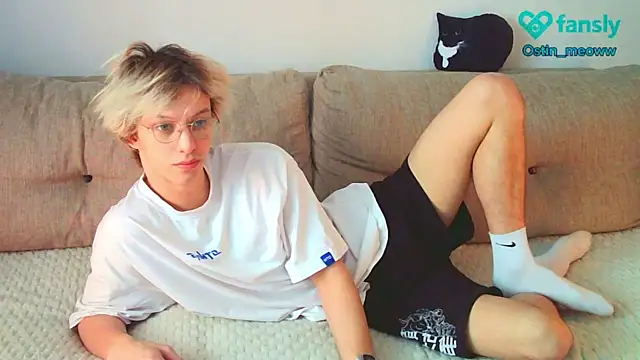 Snapshot of Ostin_meow chatting on March 18, 2025, 7:19 am Ostin meow online show from March 18, 2025, 7:19 am