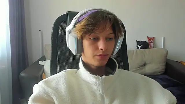 Snapshot of Ostin_meow chatting on September 9, 2025, 8:03 am Ostin meow online show from September 9, 2025, 8:03 am