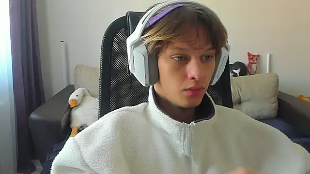 Snapshot of Ostin_meow chatting on September 11, 2025, 2:33 am Ostin meow online show from September 11, 2025, 2:33 am