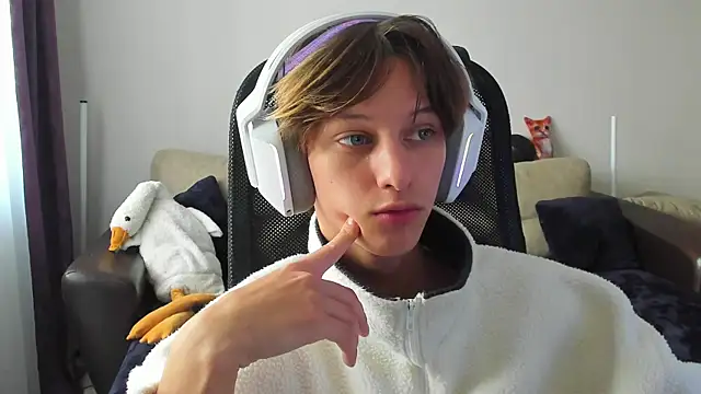 Snapshot of Ostin_meow chatting on September 14, 2025, 8:02 am Ostin meow online show from September 14, 2025, 8:02 am