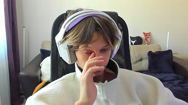 Snapshot of Ostin_meow chatting on September 15, 2025, 3:50 am Ostin meow online show from September 15, 2025, 3:50 am