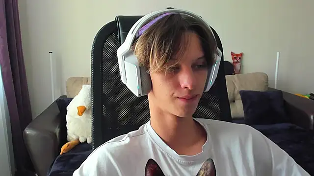 Snapshot of Ostin_meow chatting on September 18, 2025, 9:44 am Ostin meow online show from September 18, 2025, 9:44 am