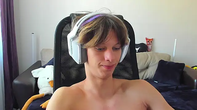 Snapshot of Ostin_meow chatting on September 19, 2025, 4:47 am Ostin meow online show from September 19, 2025, 4:47 am