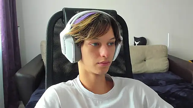 Snapshot of Ostin_meow chatting on September 21, 2025, 9:00 am Ostin meow online show from September 21, 2025, 9:00 am