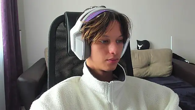 Snapshot of Ostin_meow chatting on September 22, 2025, 6:37 am Ostin meow online show from September 22, 2025, 6:37 am