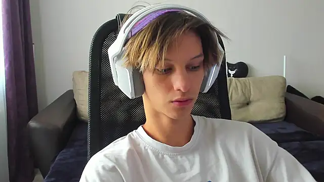 Snapshot of Ostin_meow chatting on September 23, 2025, 7:11 am Ostin meow online show from September 23, 2025, 7:11 am