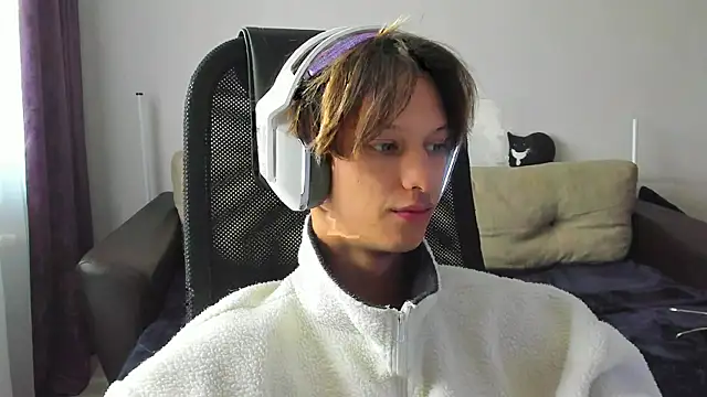 Snapshot of Ostin_meow chatting on September 24, 2025, 8:17 am Ostin meow online show from September 24, 2025, 8:17 am