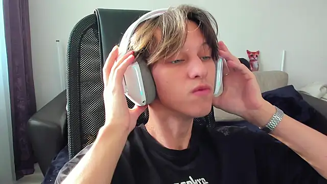 Snapshot of Ostin_meow chatting on September 27, 2025, 11:04 am Ostin meow online show from September 27, 2025, 11:04 am