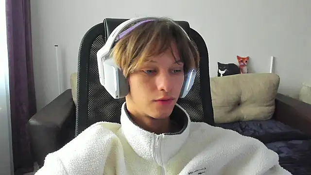 Snapshot of Ostin_meow chatting on September 29, 2025, 5:23 am Ostin meow online show from September 29, 2025, 5:23 am