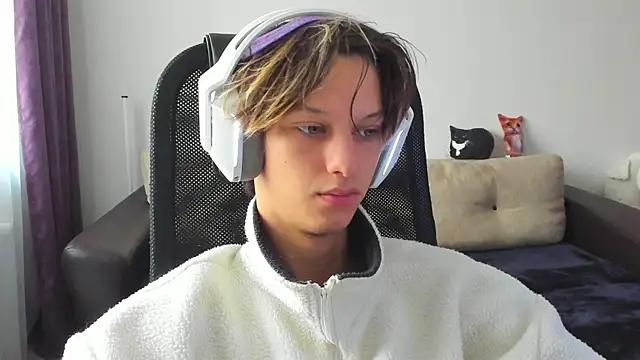 Snapshot of Ostin_meow chatting on October 6, 2025, 3:26 am Ostin meow online show from October 6, 2025, 3:26 am