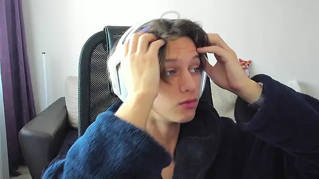 Snapshot of Ostin_meow chatting on October 15, 2025, 7:41 am Ostin meow online show from October 15, 2025, 7:41 am