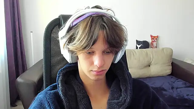 Snapshot of Ostin_meow chatting on October 19, 2025, 8:37 am Ostin meow online show from October 19, 2025, 8:37 am