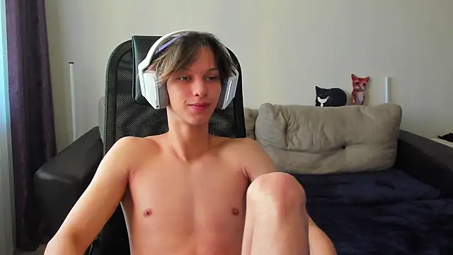 Snapshot of Ostin_meow chatting on October 21, 2025, 10:27 am Ostin meow online show from October 21, 2025, 10:27 am