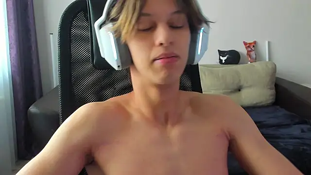 Snapshot of Ostin_meow chatting on October 23, 2025, 4:01 am Ostin meow online show from October 23, 2025, 4:01 am