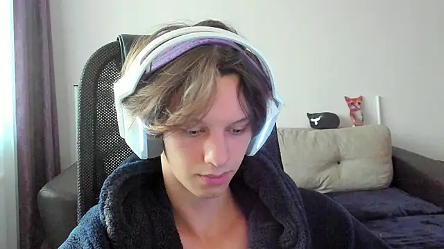 Snapshot of Ostin_meow chatting on October 25, 2025, 10:45 am Ostin meow online show from October 25, 2025, 10:45 am