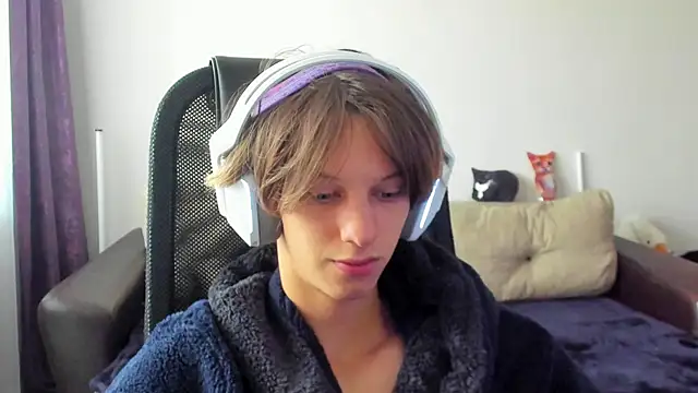 Snapshot of Ostin_meow chatting on October 28, 2025, 7:45 am Ostin meow online show from October 28, 2025, 7:45 am