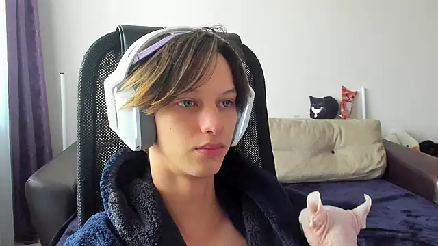 Snapshot of Ostin_meow chatting on October 29, 2025, 7:21 am Ostin meow online show from October 29, 2025, 7:21 am