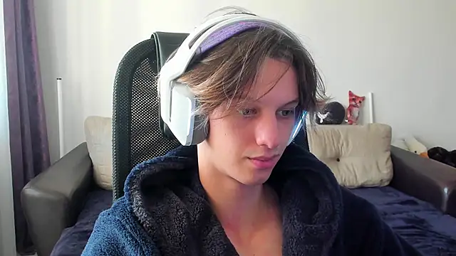 Snapshot of Ostin_meow chatting on October 30, 2025, 10:06 am Ostin meow online show from October 30, 2025, 10:06 am