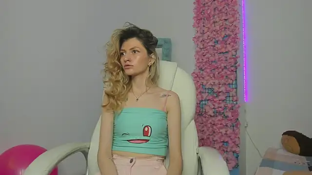 Snapshot of summer_sweet_ chatting on December 4, 2024, 3:04 am summer sweet online show from December 4, 2024, 3:04 am