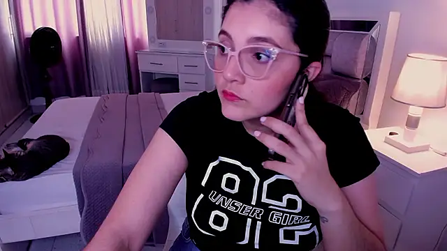 Camilaa bueno online show from March 8, 2026, 5:17 pm