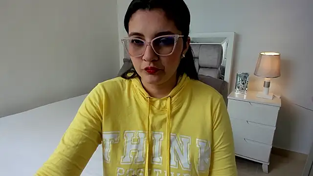 Camilaa bueno online show from March 15, 2026, 4:13 pm