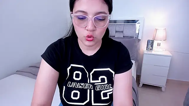 Camilaa bueno online show from March 23, 2026, 3:38 pm
