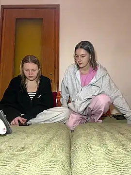 Snapshot of ella_grays chatting on February 1, 2026, 5:00 pm ella grays online show from February 1, 2026, 5:00 pm