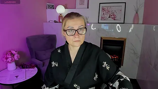 AlexandraKind online show from February 4, 2025, 1:38 pm