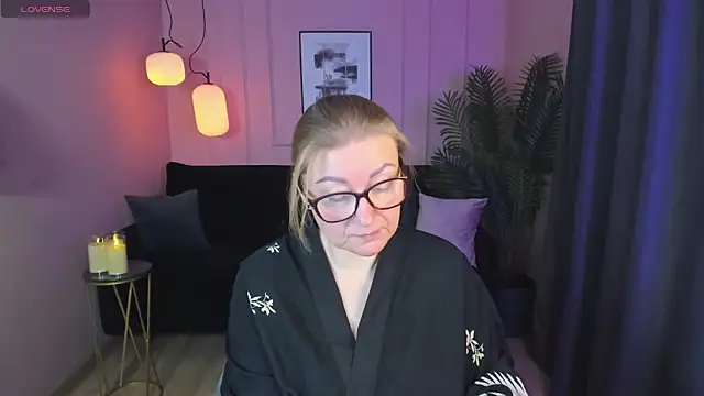 AlexandraKind online show from February 8, 2025, 1:54 pm