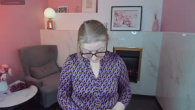 AlexandraKind online show from February 25, 2025, 9:20 am