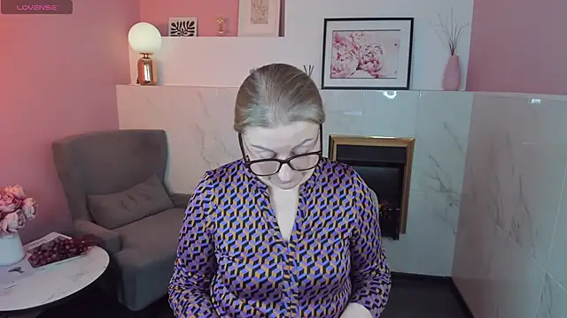 AlexandraKind online show from February 25, 2025, 12:34 pm