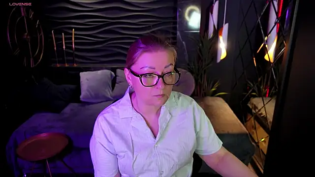 AlexandraKind online show from March 19, 2025, 1:40 pm