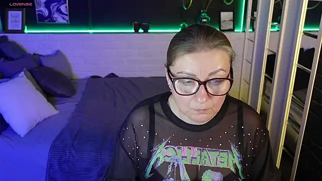 AlexandraKind online show from March 22, 2025, 8:04 pm