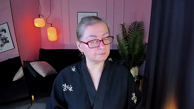 AlexandraKind online show from September 21, 2025, 1:35 pm