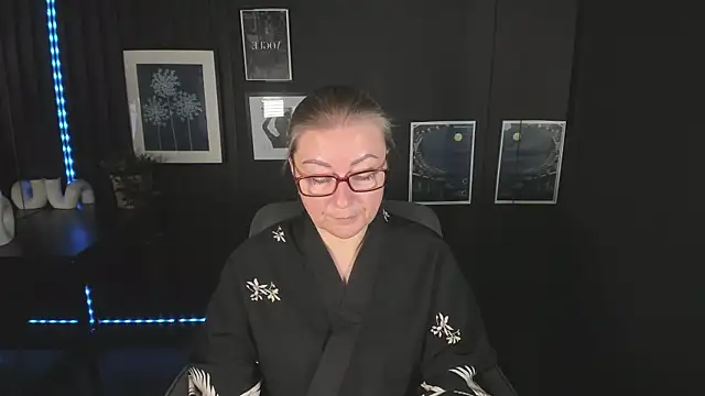 AlexandraKind online show from September 25, 2025, 2:10 pm