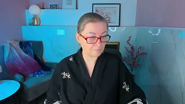 AlexandraKind online show from December 20, 2025, 1:29 pm