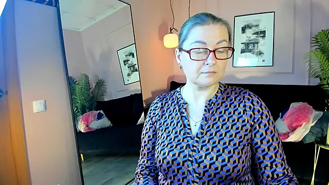 AlexandraKind online show from December 22, 2025, 1:41 pm