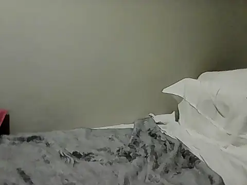 Snapshot of housewife_shantie chatting on November 1, 2025, 1:24 pm housewife shantie online show from November 1, 2025, 1:24 pm